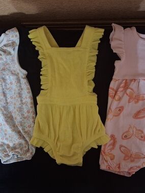 Set Of 3 Infant Girl Spring/Summer Outfits Size 12 Months